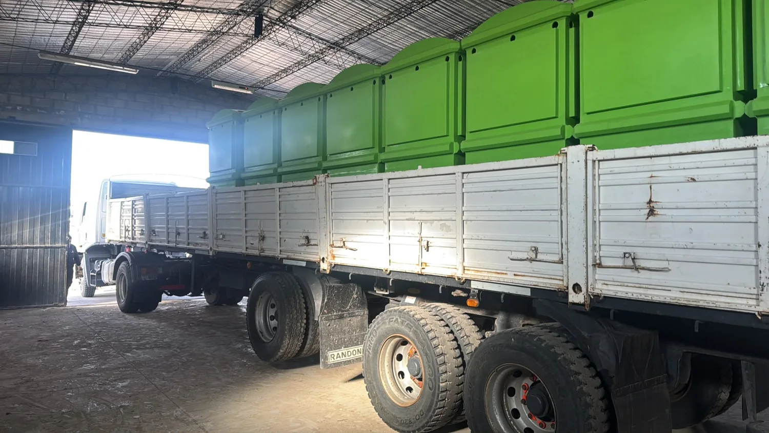 Traslado de baños químicos para un proyecto industrial